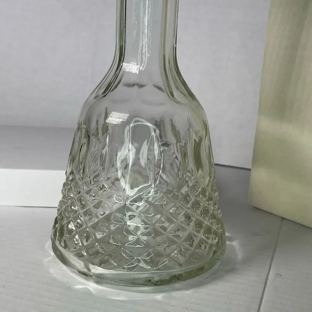 Vintage 1981 Mogen David decanter corked 12:75” bottle